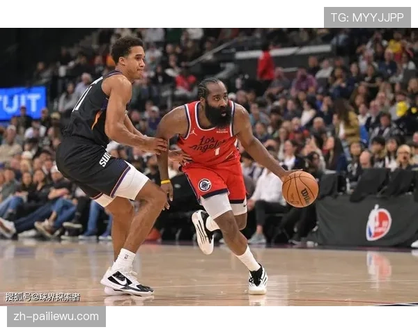 快船遭遇四连败战绩34胜36负 与开拓者相同仅比勇士多一胜场